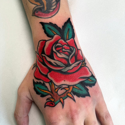 Tatouage avec Kevin : Tradition et Passion